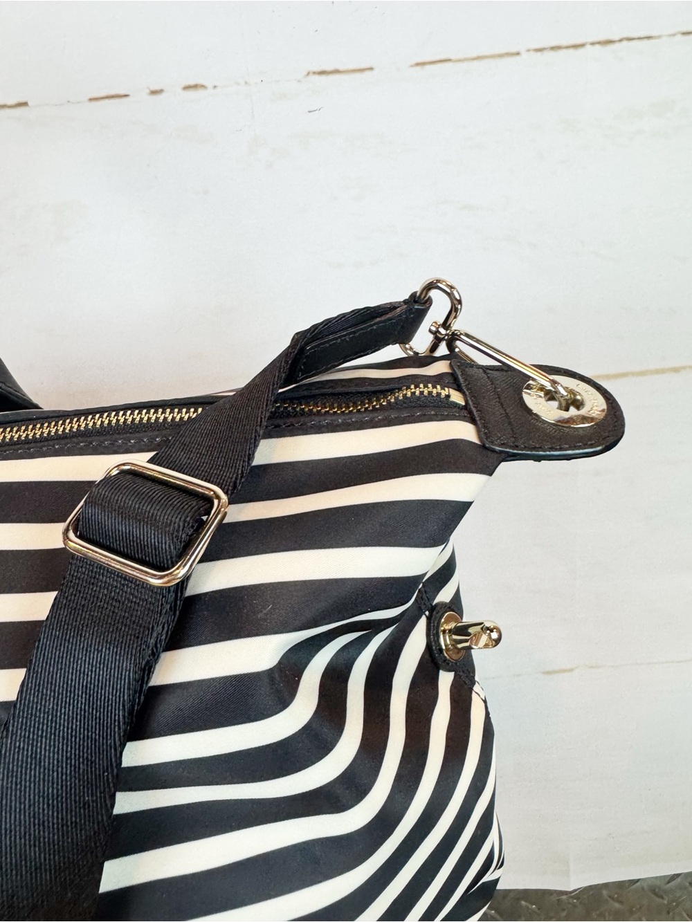 Kate Spade | Large Striped Zipper Tote with Crossbody Strap - Picture 4 of 14